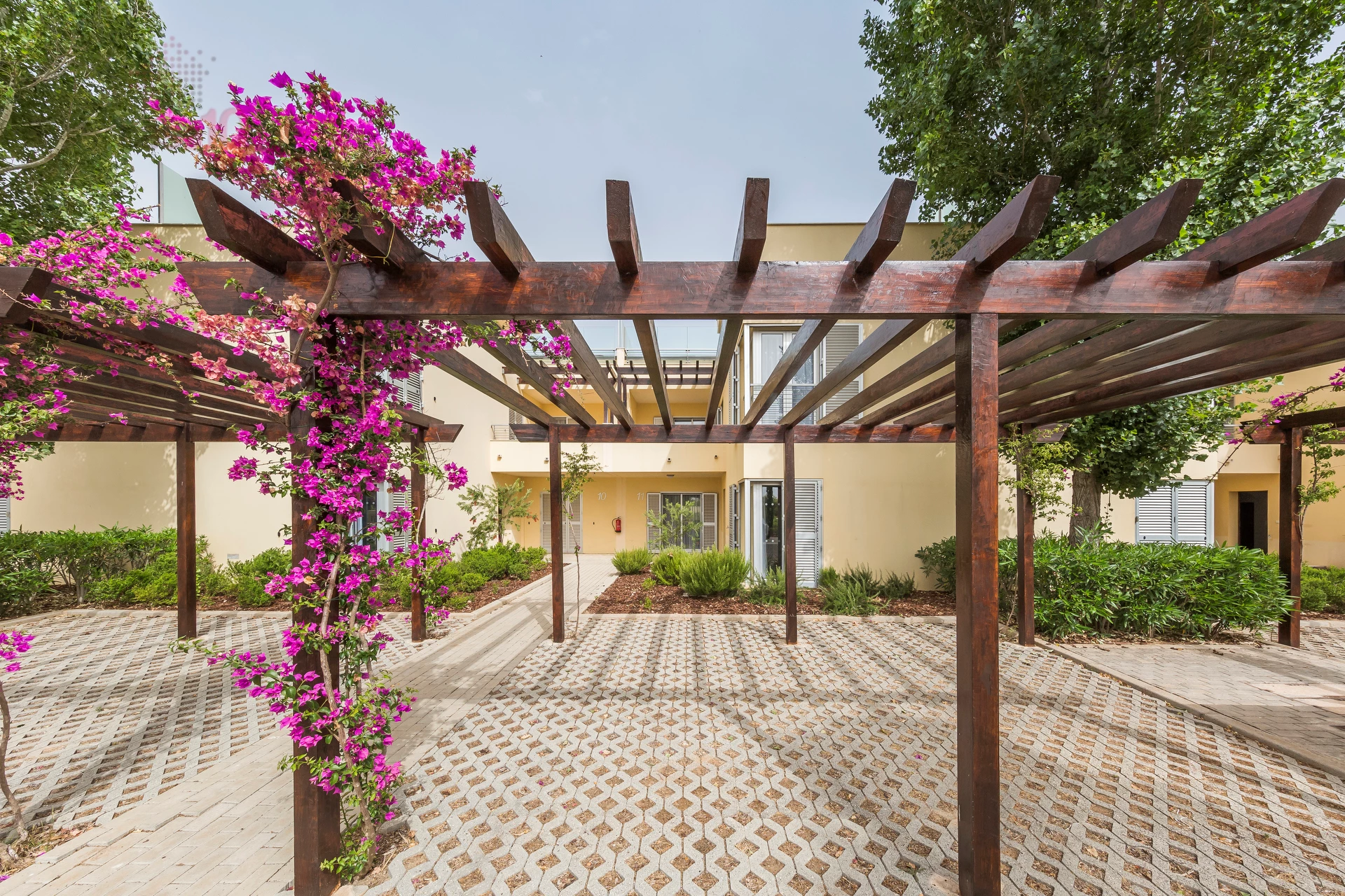 3 BEDROOM VILLA FOR SALE IN LUXURY RESORT IN VILAMOURA